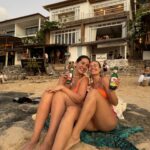 Victoria Spence Instagram - I'll forever be the kind of girl who falls in love with every sunset 🥹🌅🌊🌺 The final Bali sunset was special! I haven't felt this at peace in my heart and mind for a while and I'm feeling so so grateful for it all! 🙏🏼 Swipe to the end for the BEST sunset surprise 😭 #sunset #bali #bestfriend