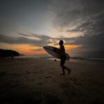 Victoria Spence Instagram - I'll forever be the kind of girl who falls in love with every sunset 🥹🌅🌊🌺 The final Bali sunset was special! I haven't felt this at peace in my heart and mind for a while and I'm feeling so so grateful for it all! 🙏🏼 Swipe to the end for the BEST sunset surprise 😭 #sunset #bali #bestfriend
