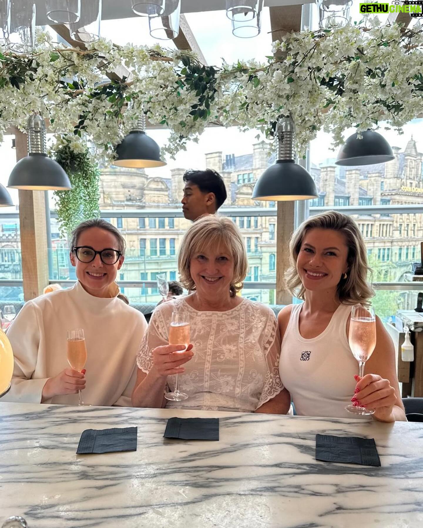 Victoria Spence Instagram - 10 moments I've felt really grateful recently😌: 1. Dopamine dressing first time I didn’t need a jacket (for 3 minutes) 2. Getting back to exercise feels so damn good @sin_gymuk 3. Happy nails happy life 4. Books that do this to me 💯 5. Love my friends so much 6. The fact that Mother Nature blessed us with pink trees never fails to amaze me 7. My child 8. Morning sunshine 🌞 9. Bottle of Prosecco, my mum and (soon to be) sister 👌🏻 10. Mike Chicken goujons🫦 You're not ways in control of what’s happening around you, but you can control your perspective. Choosing & feeling gratitude for the little things is the key to a more positive mindset 🧠🫶🏻#gratitude #photodump