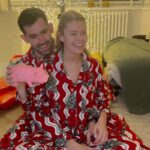Victoria Spence Instagram – Merry Chirstmas lovelies 🎄🫶🏻

Remember that behind every perfect family photo is a partner who’s been forced into matching Pjs, dogs/children who have been bribed to sit still for 2 minutes and a mate behind the camera asking if there is one you’re happy with yet (or a tripod in some cases).🤥🤣

Christmas time can be comparison central, so wherever you are, be all there & remember Instagram is just the highlights.

Sending you so much love, and thank you for everything this year 💕💕 x
#merrychristmas
