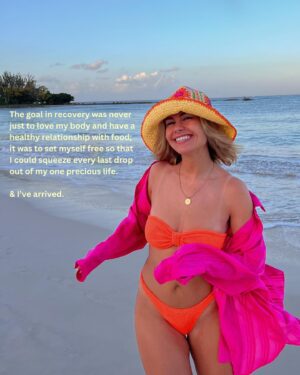 Victoria Spence Instagram - The community has grown from various posts (usually of me prancing around) over the last year, so I wanted to reintroduce myself and share a bit of my journey for those who have no idea what I'm doing on this little corner of the internet.

It's been WILD. This platform has been through 3 name changes and about seven different versions of me, but I can honestly say this current chapter of life right now, as an almost 30-year-old, is my favourite☺️ 

#reintroduction #recovery #bodyconfidence #mentalhealth