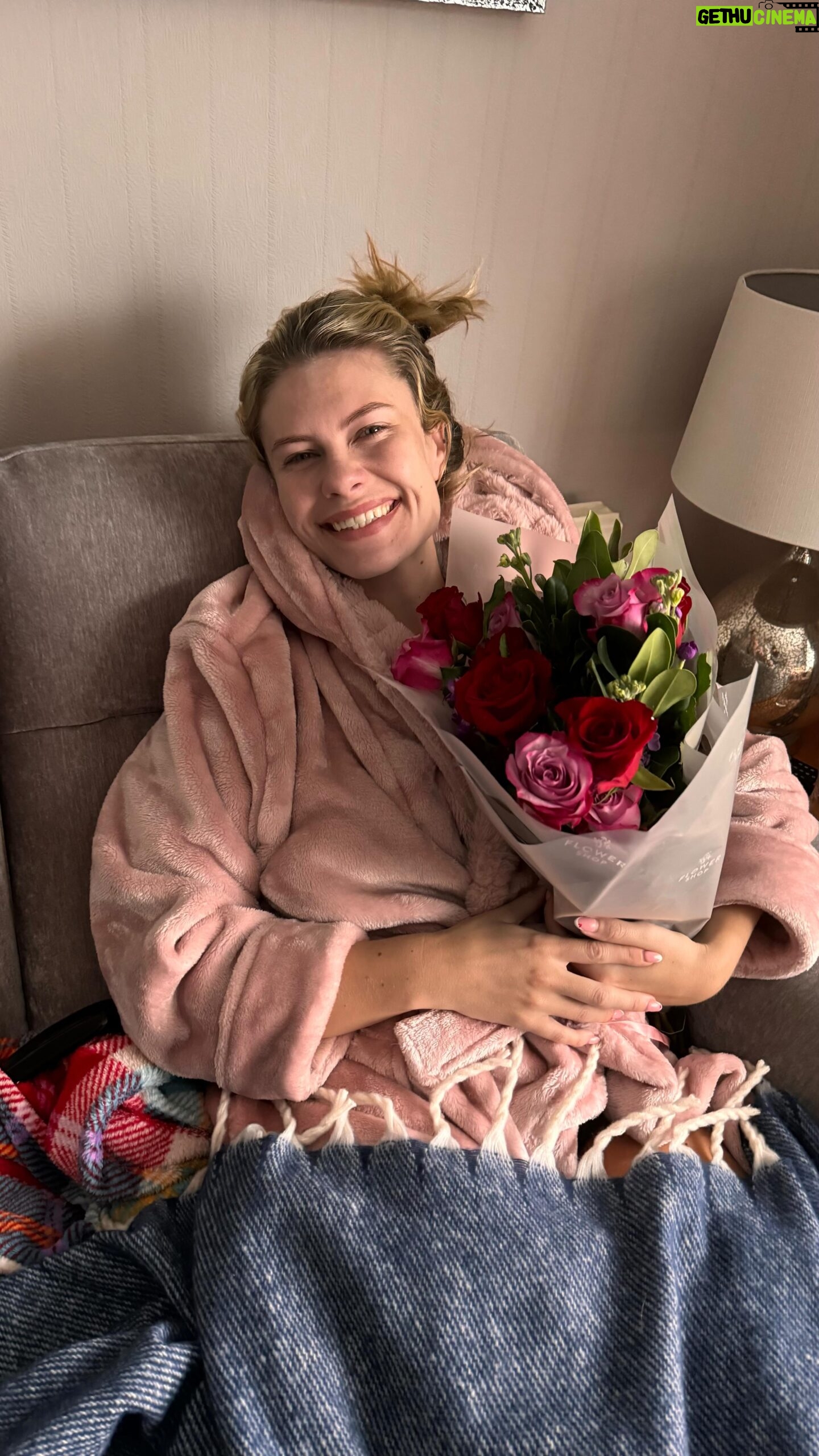 Victoria Spence - 24.5K Likes - I was dreading having to sleep in a room with strangers while going through a pretty rough time, but I met two of the most precious women, ‘salt of the earth’ you'd describe them, and they made a shit situation quite lovely, both taking up a little space in my heart forever 🥹🫶🏻
#galentinesday #girlhood