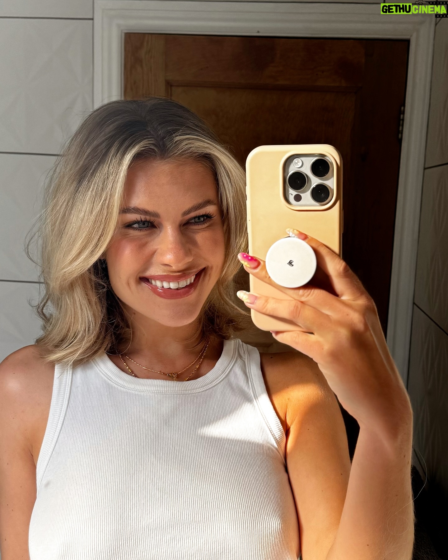 Victoria Spence Instagram - Tuesday check-inš§ š«¶š» Iāve officially entered my āpeace above everythingā stage of life. As much as my ego sometimes tries to drag me back into the place of over-explaining or trying too hard to avoid being misjudged & misunderstood, Iāve found peace in the fact that the people whoāre not for me will choose to misunderstand me regardless. So Iāve been spending more time pouring into the people who love me as much as I do them, as opposed to trying to win over those who donāt, and itās made my life feel that bit more abundant and peacefulšš¼āāļøš§ šŗ #journalentry #mindset #selflove