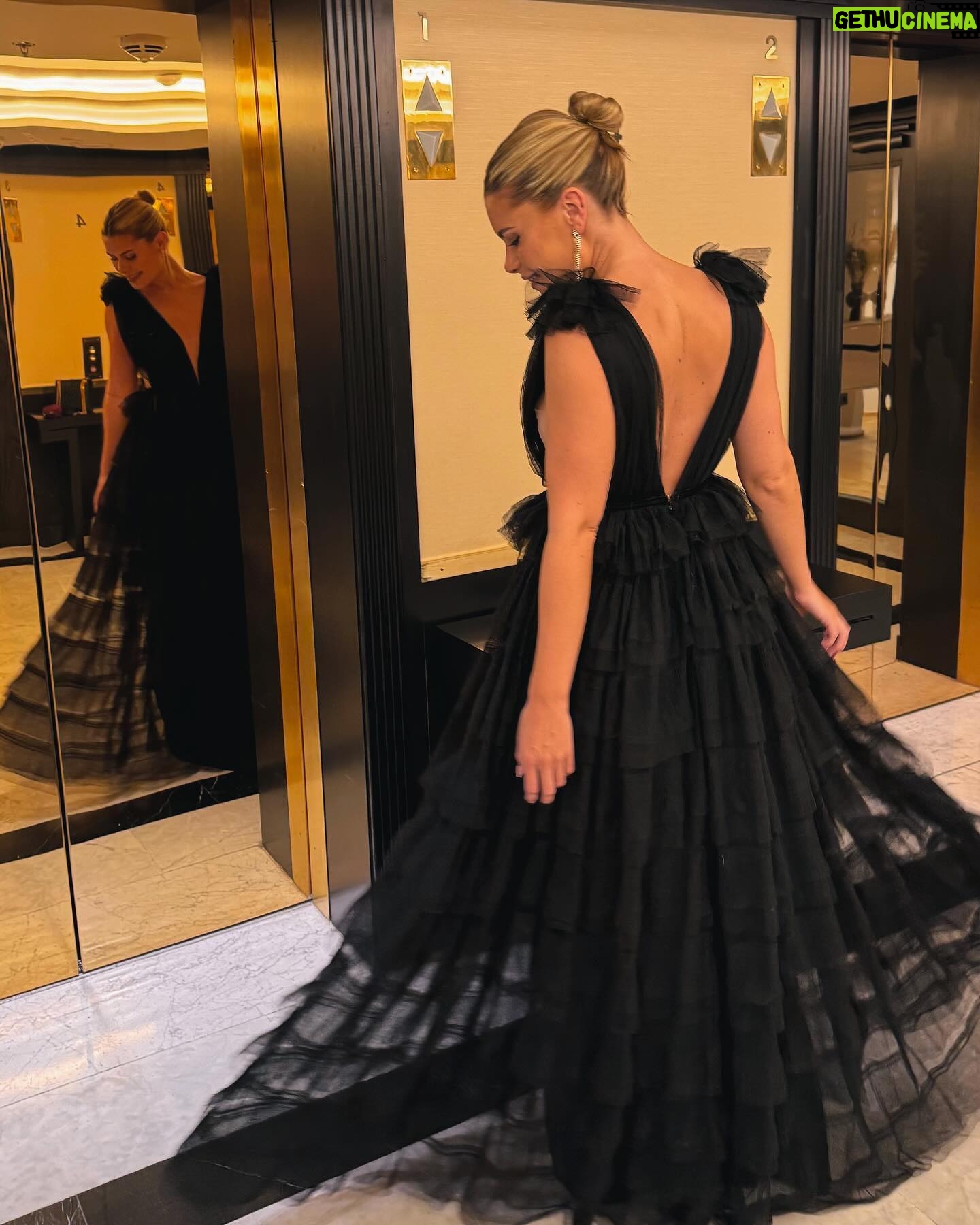 Victoria Spence Instagram - Back to feeling like I was living through a scene of The Princess Diaries πππΌββοΈ I want to play dress up and go to balls with my mum every weekπ₯Ή Dress is a rental from @hurr & the brand is @saulee π Mums dress is @vesper247 π«Άπ» #viennesewaltz #vienneseball