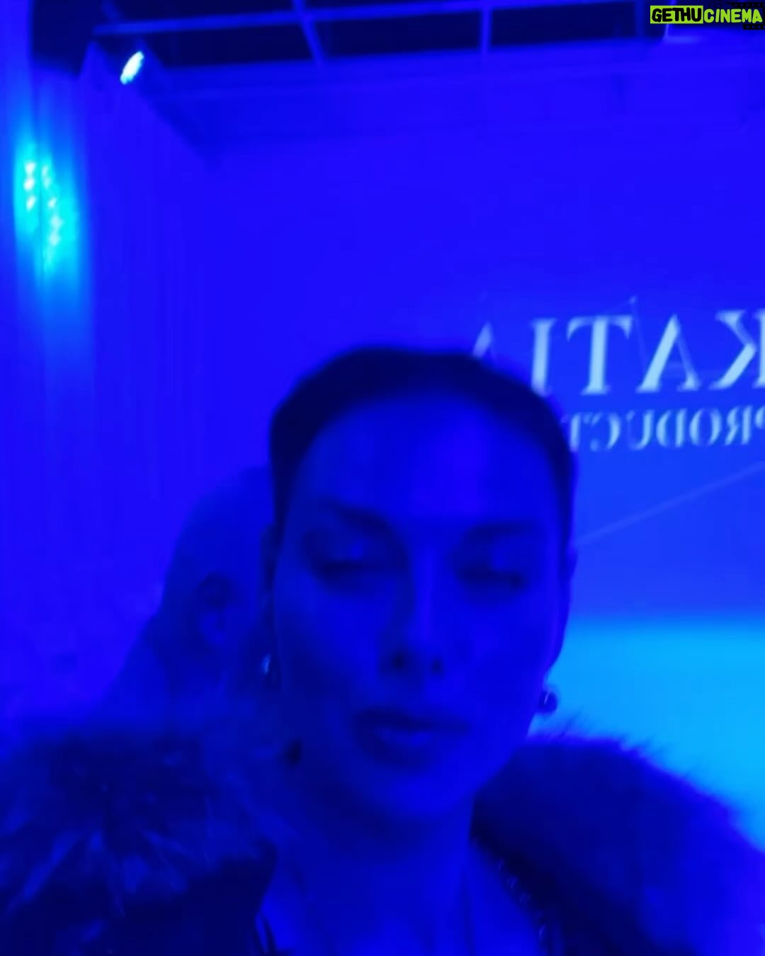 Victoria Unikel Instagram - Fashion Day during Art Basel ♥️ So awesome to see fashion shows that day by @miamiswimweekshows and @artheartsfashion by @erikrosete So happy to see all my friends! Love you all ♥️♥️♥️