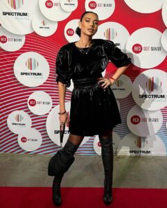 Victoria Unikel Instagram - Art Basel, VIP opening day 2 (2 days late posting 🤣) @artmiamifairs , @aquaartmiami , @reddotmiami , @spectrumartfairs by @moishemana @manacommon and many other beautiful places❤️ #artbasel #miamibeach