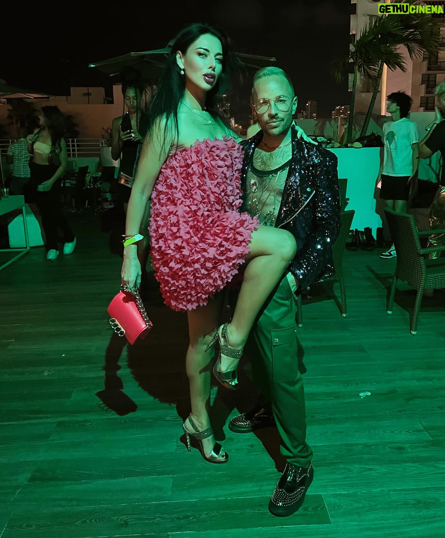 Victoria Unikel Instagram - Art Basel, just another day of joy and making connections! š Better to post late than never, right? Cherishing moments with old and new friends. Excitement building for the miracles that 2024 has in store! š #ArtBasel #GoodTimes #2024Miracles