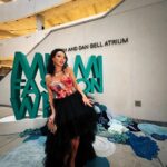 Victoria Unikel Instagram – Miami Fashion Week @miamifashionweek day 4🔥 
Collection by Naeem Khan @naeemkhannyc you can see it in the carousel 👉 
This show was at a very unique place in Miami – Frost Museum of Science @frostscience 

And the little golden clutch in my hand (my favorite) by A-list celebrity designer Laurel DeWitt @laureldewitt 😘💖💖💖