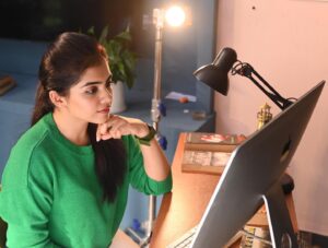 Vidhya Vijayakumar Instagram - Snaps #bts 🌸

#advertisement #actor