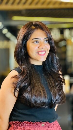Vidhya Vijayakumar Instagram - ✨Textured layers ✨
.
.
@vurvesalon 
.
.
#brown #browngirls #honey #honeyglazed #caramelbalayage #caramelhoneyhair #hairstyles #hair #honeycombs #melting #refresh #babyhair #loreal #olaplex