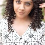 Vidhya Vijayakumar Instagram - “Perhaps some detours aren’t detours at all. Perhaps they are actually the path.” ✨ 💄 @bridesofbenaz 👗 @marksandspencerindia 📸 @ak_1996_47 Thank u for the amazing Lens @olens.india ❤️