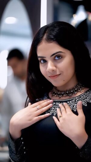 Vidhya Vijayakumar Instagram - @kalyanjewellers_official ❤️

#KalyanJewellers #StyleReinvented #Thrissur