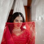Vidhya Vijayakumar Instagram - Manat 🌙 👗 @la_sirene.designs 💍 @kaya_online_ 📸 @divine_.weddings 💄 @mrs_hidden_beauty #indianbride #actor #lehanga #modeling #instagram #instagood #anitadongre #manishmalhotra #sabyasachi #sabyasachibride #taruntahiliani #ritukumar