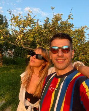 Viktor Savić Instagram - “Sanset sa porodicom”, kaze Caka 🥰