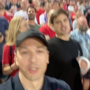 Viktor Savić Instagram - ✨Zvezdan Zvezdanić. Sreo sam ga na ulici. Skroz je normalan i prizeman. Sa osmehom je pristao da se fotka sa mnom. ❤️🤍
#zvezdaigratotalnodrugacijeoddrugih