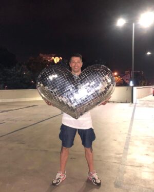 Viktor Savić Instagram - LJUBAV, braćo i sestre, LJUBAV! ❤️
#beatrs #beat #ljubav #vds #nahranigladnog #200na2844 #beograd #serbia