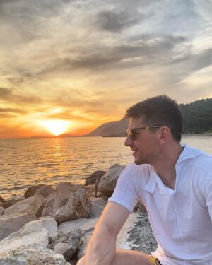 Viktor Savić Instagram - ..који си свуда и све испуњаваш..