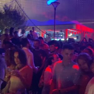 Viktor Savić Instagram - LJUBAV, braćo i sestre, LJUBAV! ❤️
#beatrs #beat #ljubav #vds #nahranigladnog #200na2844 #beograd #serbia