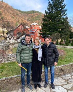 Viktor Savić Instagram - Парчићи неба на земљи…на светој земљи. ☦️
#visokidecani #peckapatrijarsija #gracanica #kosovoimetohija 🇷🇸