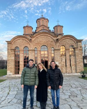 Viktor Savić Instagram - Парчићи неба на земљи…на светој земљи. ☦️
#visokidecani #peckapatrijarsija #gracanica #kosovoimetohija 🇷🇸