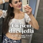 Viktorie Hrazdílková Instagram - Jaké jídlo tě láká nejvíc k vyzkoušení? 😋❤️ Video není určeno jako stravovací návod, video slouží jako inspirace na lehká rychlá jídla, které si můžeš doma připravit i ty 👩‍🍳🧑‍🍳. Pokud máš zájem o jídelníček přímo tobě na míru nebo o individuální koučink, mrkni na web fitviki.cz ❤️ #cojsemdnesjedla #dennataliri #fitnesscz #snidane #obed #zdravejidlo #vecere #zdravevareni #healthyfood #jidlo #dnesjim #dnesjem #dnesjimfit #dnessnidam #inspirace #zdravejidlo #bilkoviny #hubnuti #whatieatinaday #fitnessfood #motivace #dnesvecerim #zalepsija #fulldayofeating #fitnessgirl  #czechfitnessgirl #zdraverecepty