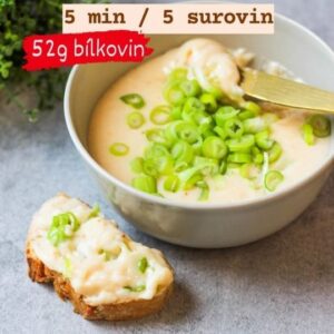 Viktorie Hrazdílková Instagram - Vyzkoušíš? 👩‍🍳👨‍🍳😋🧀

FIT TVARŮŽKOVÁ POMAZÁNKA 😋👩‍🍳👨‍🍳

🧀 200g cottage sýru
🧀 100g tvarůžků
🧀 mletá sladká paprika
🧀 mletý kmín
🧀 jarní cibulka

Postup: V mixéru rozmixuj cottage sýr, tvarůžky, mletou sladkou papriku a mletý kmín. Pomazánku před podáváním dochuť nasekanou jarní cibulkou a pak už jen namaž na oblíbené pečivo (já zvolila cibulovou bagetku) 👌😋👩‍🍳👨‍🍳.

Baví tě mé recepty? Podpoř mou tvorbu ❤, sdílením a milým komentem 🥰.

Chceš mít mé rychlé recepty přehledně a pohromadě 👉 objednej si mou kuchařku za 149 Kč na webu fitviki.cz 👩‍🍳📖😋

Nutriční hodnoty celé pomazánky:
B: 52,2g
S: 6,6g
T: 6,5g
294 kcal

#tvaruzky #bilkoviny #hubnuti #pomazanka #rychlejidlo #protein #jidlo #jedlo #recepty #inspirace #svacina #lowcarb #motivace #fitnessrecepty #zdraverecepty #rychlerecepty #foodlover #vecere #dnesjim #dnesjem #loseweightfood #czechgirl #czechfitnessgirl #protebe #zdravejedlo #zdarvejidlo #snack #syr #cheese #tvaruzkovapomazanka