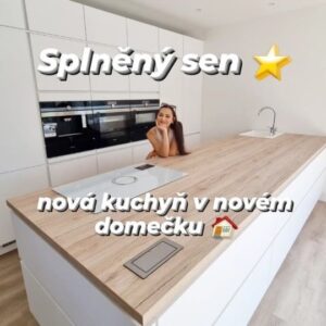 Viktorie Hrazdílková Instagram - Vysněná nová kuchyň 👩‍🍳 v novém domě 🏠 aneb splněný sen ⭐️❤️

#kuchyn #novakuchyn #novydum #laska #recepty #splnenysen #vysnenebydleni #fitnessgirl #czechfitnessgirl  #zdraverecepty #rychlerecepty