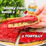 Viktorie Hrazdílková Instagram - Tohle je asi můj nej sladký recept s tortillou 😋👨‍🍳👩‍🍳🍓🍌🍫 ČOKO KOLÁČ Z TORTILLY 👩‍🍳👨‍🍳😋 🥧 1 tortilla 🥧 2 banány 🥧 1 tvaroh 🥧 2 malé vejce 🥧 1 PL kakaa 🥧 vanilkové Flavdrops 🥧 hrst jahod Postup: Tortillu dej do koláčové formy, přidej na kolečka nakrájený 🍌 a poté přidej směs tvarohu, vajec, kakaa a vanilkových kapiček Flavdrops (4 kapky stačí). Dej péct na 180°/20 min a po upečení přidej rozvařené jahody ochucené opět vanilkovými Flavdrops které objednáš na eshopu myprotein.cz😋👩‍🍳👨‍🍳. Díky spolupráci se značkou @myproteincz máš do zítřejší půlnoci platný slevový kód: VIKI na -47% na celý nákup na eshopu myprotein.cz Baví tě mé recepty?👩‍🍳 Podpoř mou tvorbu ❤, sdílením a milým komentem 🥰. Chceš mít mé rychlé recepty přehledně a pohromadě 👉 objednej si mou NOVOU kuchařku jen za 169 Kč na webu 𝗳𝗶𝘁𝘃𝗶𝗸𝗶.𝗰𝘇 👩‍🍳📖😋 Nutriční hodnoty 1ks (1/8): B: 6,5g S: 9,78g T: 2,2g 85 kcal #cake #kolac #banan #tortilla #tortillahack #cokoladovykolac #svacina #dezert #zdravydezert #dnepecu #moucnik #sladkasnidane #bezcukru #bilkoviny #fitnessrecept #zdravejidlo #hubnuti #rychlyrecept #dnesjim #dnesjem #healthyfood #jidlo #recept #tvaroh #rychlerecepty #inspirace #motivace #czechfitnessgirl #fitnesscz #myprotein
