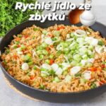 Viktorie Hrazdílková Instagram - České nebo italské? Já se musím přiznat, že byť italskou 🇮🇹 kuchyni miluju 🍕🍝, co se týče rizota, dávám přednost tý "český verzi" 🇨🇿 😇 #jsembarbar 🤣😋❤️ ČESKÉ "RIZOTO" 🍚👨‍🍳👩‍🍳 🍗 zbytek kuřete (stehno) 🍗 1 cibule 🍗 1/2 červené papriky 🍗 1/2 zelené papriky 🍗 směs mražené zeleniny 🍗 uvařená rýže 🍗 cca 3 lžíce sójovky 🍗 jarní cibulka 🍗 olej Postup: Na pánvi na troše oleje orestuj nakrajenou cibuli, poté přidej nakrájenou papriku a také zarestuj. Následně přidej na malé kousky nakrájený zbytek kuřete, případně hrst mražené zeleniny, zamíchej. Nakonec přidej uvařenou rýži a dochuť sójovkou. Můžeš přidat i jarní cibulku a nebo pěkně nastrouhaný eidam a kyselou okurku 😅😋👌👩‍🍳👨‍🍳❤️. Baví tě mé recepty? Podpoř mou tvorbu ❤, sdílením a milým komentem 🥰. Chceš mít mé rychlé recepty přehledně a pohromadě 👉 objednej si mou kuchařku jen za 149 Kč (už jen do konce června) na webu 𝗳𝗶𝘁𝘃𝗶𝗸𝗶.𝗰𝘇 👩‍🍳📖😋 Nutriční hodnoty 1 porce: B: 28,5g S: 60,5g T: 6,2g 412 kcal #rizoto #ceskerizoto #ryze #kure #vecere #dnesvecerim #rychlavecere #obed #fitnesscz #bilkoviny #dinner #jidlo #dnesjim #food #rychlerecepty #slane #czechfitnessgirl #jidlozezbytku #zdravyzivotnistyl #recepty #czechgirl #jedlo #jidlo #toprecepty #foodblogger #foodlover #inspirace #motivace #recept