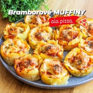 Viktorie Hrazdílková Instagram - Co říkáš na tento virální recept? Já se asi zamilovala 😍😋🥔 

BRAMBOROVÉ MUFFINY 😋👩‍🍳🧑‍🍳 

🥔 12 menších brambor
🥔 1 cottage
🥔 100g šunky
🥔 kečup bez cukru
🥔 1 mozzarella
🥔 oregano 

Postup: Uvařené brambory dej do muffinové formy (vymazané olejem) a utlač skleničkou nebo hrníčkem. Přidej cottage, šunku, kečup, mozzarellu a oregano a dej zapéct do předem vyhřáté trouby na 200°C / 20 min & vychutnávej 😋🥰🥔👌. 

Baví tě mé recepty?👩‍🍳 Podpoř mou tvorbu ❤, sdílením a milým komentem 🥰. 

Chceš mít mé rychlé recepty přehledně a pohromadě 👉 podpoř mou tvorbu a objednej si mou NOVOU kuchařku jen za 169 Kč na webu 𝗳𝗶𝘁𝘃𝗶𝗸𝗶.𝗰𝘇 👩‍🍳📖😋 

Chceš začít cvičit doma a efektivně? Mrkni na web 𝗳𝗶𝘁𝘃𝗶𝗸𝗶.𝗰𝘇 a začni cvičit podle VIP členství 💪❤️. 

Nutriční hodnoty 1 brambory:
B: 6g
S: 13,3g
T: 3g
104 kcal 

#pecenebrambory #brambory #potatoe #pizza #potatoemuffin #muffin #zdravavecere #dnesvecerim #vecere #foodhack #dnesjim #dnesjem #bilkoviny #jidlo #zdravevareni #zdravejidlo #zdravyrecept #rychlyrecept #rychlejidlo #dnesjimfit #vareni #jedlo #recept #foodlover #foodblogger #inspirace #motivace #czechfitnessgirl #hubnuti #fitnesscz
