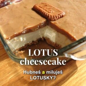 Viktorie Hrazdílková Instagram - Jaký je tvůj aktuálně 🔝 dezert? 😋 

LOTUS CHEESECAKE ❤️👌 

🍪 30g rozpuštěného másla
🍪 60g Lotusek
🍪 60g ovesných vloček 

🍦 500g ricotty
🍦 3 menší vejce
🍦 50g cukru 
🍦 1 PL škrobu 

🍮 1 karamelový pudink 
🍮 1 PL cukru
🍮 500ml mléka 

Postup: Ovesné vločky rozmixuj společně s Lotuskami. Směs dej do misky, zalij rozpuštěným máslem a utlač. Dále smíchej ricottu, vejce, cukr nebo sladidlo a škrob a nalij na sušenkovou vrstvu. Dej péct do předem vyhřáté trouby na 170°C bez horkovzduchu na 35 min. Mezitím si uvař karamelový pudink dle návodu. Hotový a lehce vychladlý cheesecake zalij karamelovým pudinkem a nechej alespoň 2h vychladit. 

Recept vznikl ve spolupráci se značkou @pennymarketcz kde levně nakoupíš veškeré suroviny potřebné k přípravě této dobroty 🛒❤️. 

Baví tě mé recepty?👩‍🍳 Podpoř mou tvorbu ❤, sdílením a milým komentem 🥰. 

Chceš mít mé rychlé recepty přehledně a pohromadě 👉 podpoř mou tvorbu a objednej si mou NOVOU kuchařku jen za 169 Kč na webu 𝗳𝗶𝘁𝘃𝗶𝗸𝗶.𝗰𝘇 👩‍🍳📖😋 

Nutriční hodnoty 1ks (1/9):
(*bez cukru)
B: 10g
S: 16,4g
T: 11,4g
159 kcal 

#cheesecake #lotus #biscoff #biscoffcheesecake #dezert #dessert #sladke #snack #dnespecu #dnesjim #dnesjem #susenky #jidlo #snidane #zdravevareni #zdravejidlo #zdravyrecept #rychlyrecept #rychlejidlo #dnesjimfit #vareni #jedlo #recept #foodlover #foodblogger #inspirace #motivace #czechfitnessgirl #hubnuti #fitnesscz