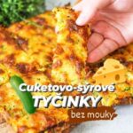 Viktorie Hrazdílková Instagram – Máš TIP na další originální přílohu k letní grilovačce? 😋🌞👩‍🍳👨‍🍳

CUKETOVO-SÝROVÉ TYČINKY 😋👩‍🍳👨‍🍳

🥒 1 střední cuketa
🥒 1 brambora
🥒 1 mrkev
🥒 1 vejce
🥒 1 stroužek česneku
🥒 sůl & pepř
🥒 1 mozzarella

Postup: Cuketu, bramboru a mrkev nastrouhej na hrubém struhadle a vymačkej přebytečnou vodu. Směs osol & opepři, přidej stroužek česneku, 1 vejce (L) a 2/3 mozzarelly (použila jsem light). Vzniklou hmotu dej na plech s pečícím papírem a dej zapéct na 180°C/20 min, poté posypej zbytkem sýru a dej znovu zapéct na 200°C/10 min. Nakrájej & vychutnávej 😋👨‍🍳👩‍🍳.

Baví tě mé recepty?👩‍🍳 Podpoř mou tvorbu ❤, sdílením a milým komentem 🥰.

Chceš mít mé rychlé recepty přehledně a pohromadě 👉 objednej si mou kuchařku jen za 149 Kč (už jen do konce června) na webu 𝗳𝗶𝘁𝘃𝗶𝗸𝗶.𝗰𝘇 👩‍🍳📖😋

Nutriční hodnoty 1 (1/12) tyčinky:
B: 3g
S: 3,3g
T: 1,5g
39 kcal

#bread #cuketa #syr #grilovani #viralfood #zdravejidlo #rychlyrecept #vecere #svacina #snack #lowcarb #bezmouky #dnesjim #dnesjem #cesnekovychleb #zdravyzivotnistyl #healthyfood #jidlo #recept #bilkoviny #bezlepku #foodlover #foodie #rychlerecepty #zdraverecepty #foodblogger #inspirace #motivace #czechfitnessgirl #fitnesscz