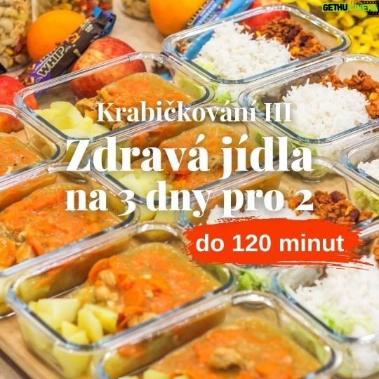 Viktorie Hrazdílková Instagram - Jaké je tvé nej jídlo do krabičky? 😋🍱 ▫️ SNÍDANĚ: těstovinový salát s kuřecím ▫️ SVAČINA 1: jablko / pomeranč ▫️ OBĚD: krůtí na mrkvi s bramborem ▫️ SVAČINA 2: proteinová tyčinka ▫️ VEČEŘE: hovězí chilli con carne s rýží Nutriční údaje jídel na 1 den: B: 117g S: 238g T: 47,2g 1845 kcal Baví tě mé recepty?👩🍳 Podpoř mou tvorbu ❤, sdílením a milým komentem 🥰. Chceš mít mé rychlé recepty přehledně a pohromadě 👉 podpoř mou tvorbu a objednej si mou NOVOU kuchařku jen za 169 Kč na webu 𝗳𝗶𝘁𝘃𝗶𝗸𝗶.𝗰𝘇 👩🍳📖😋 Chceš začít cvičit doma a efektivně? Mrkni na web 𝗳𝗶𝘁𝘃𝗶𝗸𝗶.𝗰𝘇 a začni se mnou cvičit podle VIP členství 💪❤️. #cojsemdnesjedla #krabicky #mealprep #pripravajidla #whatieatinaday #fitnessgirl #testovinovysalat #chilliconcarne #mrkev #salat #proteinovetycinky #dnesjim #velikonoce #dnesjem #bilkoviny #jidlo #zdravevareni #zdravejidlo #rychlyrecept #rychlejidlo #dnesjimfit #vareni #jedlo #recept #foodblogger #inspirace #motivace #czechfitnessgirl #hubnuti #fitnesscz