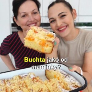 Viktorie Hrazdílková Instagram - Znáš? Děláš? 👩‍🍳🧑‍🍳 

NEJ JOGURTOVÁ BUCHTA 😋👩‍🍳🧑‍🍳 

🥛 1 velký bílý jogurt
🥛 2 vejce
🥛 1/2 kelímku cukru
🥛 1 kelímek polohrubé mouky
🥛 1 PL kypřícího prášku 
🍓 ovoce dle chuti 
🧈 drobenka (2:1:1 = hrubá mouka : cukr : máslo) 

Postup: Do misky dej bílý jogurt, přidej 2 vejce, půl kelímku od jogurtu cukru (já dávám spíš 1/3, ale záleží, jak máš rád sladké), zamícháš a přidáš kelímek polohrubé mouky smíchaný s lžící kypřícího prášku. Vzniklé těsto naliješ do vymazané & vysypané formy / pekáče, přidáš ovoce (já přidávám trochu hrubé mouky, aby ovoce zůstalo hezky na povrchu) a drobenku a dáš péct na 175°C / 30 min 😋👩‍🍳🧑‍🍳🥛. 

Baví tě mé recepty?👩‍🍳 Podpoř mou tvorbu ❤, sdílením a milým komentem 🥰. 

Chceš mít mé rychlé recepty přehledně a pohromadě 👉 podpoř mou tvorbu a objednej si mou NOVOU kuchařku jen za 169 Kč na webu 𝗳𝗶𝘁𝘃𝗶𝗸𝗶.𝗰𝘇 👩‍🍳📖😋 

Chceš začít cvičit doma a efektivně? Mrkni na web 𝗳𝗶𝘁𝘃𝗶𝗸𝗶.𝗰𝘇 a začni se mnou cvičit podle VIP členství 💪❤️. 

Nutriční hodnoty 1ks (1/10):
B: 7g
S: 39g
T: 6,6g
243 kcal 

#jogurtovabuchta #jogurtovykolac #jogurt #snidane #buchta #merunky #kolac #dnessnidam #svacina #bilkoviny #snack #bezkynuti #weightlossfood #dnesjim #dezert #zdravydezert #dnespecu #dnesjem #zdravevareni #zdravejidlo #zdravyrecept #rychlyrecept #recept #foodlover #inspirace #motivace #czechfitnessgirl #hubnuti #fitnesscz #weightlossrecipes