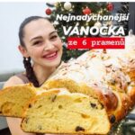 Viktorie Hrazdílková Instagram - Kdo už podle mě vánočku pekl loni? 😊👩‍🍳👨‍🍳 VÁNOČKA ZE 6 PRAMENŮ 👨‍🍳👩‍🍳❤️ 🥨 500g hl. mouky 🥨 100g cukru 🥨 230g mléka 🥨 2 vejce 🥨 sáček sušeného droždí 🥨 citronová kůra 🥨 1ČL soli 🥨 100g másla 🥨 rozinky namočené v rumu 🥨 mandle 🥨 vejce na potření Postup: Smíchej nejdříve teplé mléko (cca 30°C), vejce, cukr, sušené droždí a citronovou kůru. Poté tuto směs přidej k mouce smíchané s lžičkou soli. Nechej zpracovávat těsto (nejlépe v robotu) a po cca 10 minutách do těsta přidej povolené máslo. Zpracovávej dalších 10 min. Nakonec do těsta přidej rozinky (nebo jako já brusinky) namočené v rumu a krátce zapracuj. Zpracované těsto přikryj potravinovou fólií a nechej kynout na teplém místě 1h. Vykynuté těsto rozděl na 6 stejných částí. Z každé části udělej placičku, splácni a zamotej jakoby do rohlíku. Poté "ušůlej" pramen. Následně postupuj dle videa. Upletenou vánočku lehce postříkej vodou (kynuté těsto nikdy nesmí oschnout!) a nechej ještě cca 30 min kynout. Následně potři vajíčkem, posypej mandlemi a dej péct do předem vyhřáté trouby na 200°C a jakmile vložíš vánočku, stáhni teplotu na 160°C a peč 30 min (bez otvírání) 👩‍🍳👨‍🍳❤️. Baví tě mé recepty? Podpoř mou tvorbu ❤, sdílením a milým komentem 🥰. Chceš mít mé rychlé FIT vánoční recepty přehledně a pohromadě 👉 objednej si mou VÁNOČNÍ kuchařku jen za 99 Kč na webu 𝗳𝗶𝘁𝘃𝗶𝗸𝗶.𝗰𝘇 👩‍🍳📖😋 Nutriční hodnoty 1ks =1/12 vánočky: B: 7,9g S: 42g T: 9,5g 285 kcal #vanocka #vanoce #xmadbread #vanockaze6pramenu #pletenivanocky #dnespecu #zdraverecepty #recepty #jidlo #jedlo #challahbread #xmas #christmas #sladkerecepty #foodblogger #cukrovi #vanocnicukrovi #videorecepty #sladke #foodlover #inspirace #motivace #protebe #healthyfood #dnesjim #dnesjem #foodblogger #foodlover #czechfitnessgirl #fitnesscz