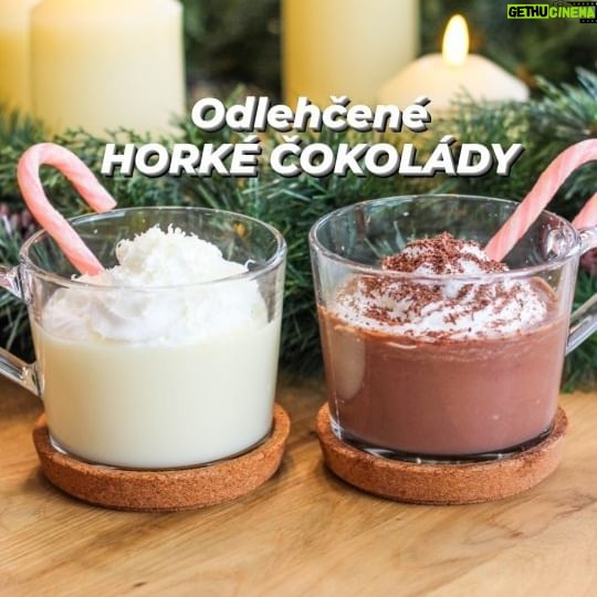 Viktorie Hrazdílková Instagram - BÍLÁ nebo TMAVÁ ❓️ Jaká horká čokoláda vyhrává u tebe? 😋🍫☕️ BÍLÁ HORKÁ ČOKOLÁDA 👩🍳👨🍳😋 🥛 250ml mléka 🥛 3 kapičky Flavdrops 🥛 1 PL vanilkového pudinku 🥛 1 PL bílého čoko krému TMAVÁ HORKÁ ČOKOLÁDA 👩🍳👨🍳😋 🍫 250ml mléka 🍫 3 kapičky Flavdrops 🍫 1 PL kakaového pudinku 🍫 1 ČL kakaa 🍫 1 PL proteinového čoko krému Postup: Do rendlíku nalij mléko (použila jsem neslazené mandlové), oslaď Flavdrops kapičkami, přidej pudink (v případě tmavé verze použij kakaový pudink a lžičku kakaa, v případě bílé verze vanilkový pudink) a krátce provař. Vypni plamen a nakonec přidej do směsi čokoládový proteinový krém (v případě tmavé verze použij tmavý a v případě bílé verze bílý) 😋👩🍳👨🍳🎄. Díky spolupráci se značkou @myproteincz máš nyní platný slevový kód: 🆅🅸🅺🅸 na -55 % (dnes od 19.00 do 20.00, pak se sleva snižuje na -50% a platí do 30. 11.) na celý nákup na eshopu myprotein.cz Baví tě mé recepty?👩🍳 Podpoř mou tvorbu ❤, sdílením a milým komentem 🥰. Chceš mít mé rychlé vánoční recepty přehledně a pohromadě 👉 objednej si mou VÁNOČNÍ kuchařku jen za 99 Kč na webu 𝗳𝗶𝘁𝘃𝗶𝗸𝗶.𝗰𝘇 👩🍳📖😋 Nutriční hodnoty bílé čoko: B: 4,8g S: 14,9g T: 11,3g 181 kcal Nutriční hodnoty tmavé čoko: B: 6,1g S: 14,2g T: 12g 189 kcal *nutriční hodnoty jsou bez šlehačky #horkacokolada #cokolada #bilahorkacokolada #vanocnirecepty #bilacokolada #hotchocolate #snack #xmas #christmas #chocolatehack #dezert #zdravydezert #bezcukru #bilkoviny #vanoce #fitnessrecept #zdravejidlo #hubnuti #rychlyrecept #dnesjim #dnesjem #healthyfood #jidlo #recept #rychlerecepty #inspirace #motivace #czechfitnessgirl #fitnesscz #myprotein