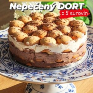 Viktorie Hrazdílková Instagram - Jak děláš NEPEČENÝ dort ty? 😋 

PIŠKOTOVO-KAKAOVÝ DORT 🎂👩‍🍳🧑‍🍳 

🍰 180g piškotů
🍰 3 PL kakaa
🍰 400g zakysky
🍰 30g cukru moučka 
🍰 2 banány 

Postup: Zakysanou smetanu smíchej s cukrem a následně krém rozděl na třetiny. Do jedné třetiny dej 2 velké PL kakaa, do druhé 1 plochou PL kakaa a poslední nechej bez kakaa. Vezmi malou dortovou formu, vyskládej piškoty, následně přidej nejtmavší krém, dále plátky banánu, piškoty, poté přidej druhý kakaový krém, banán, piškoty, krém bez kakaa a končíš piškoty. Nechej nejlépe přes noc v lednici a pak můžeš dozdobit nastrouhanou čokoládou, nakrájíš a vychutnáváš 😋🍰❤️. 

Recept vznikl ve spolupráci se značkou @pennymarketcz kde levně nakoupíš veškeré suroviny potřebné k přípravě této dobroty 🛒❤️. 

Baví tě mé recepty?👩‍🍳 Podpoř mou tvorbu ❤, sdílením a milým komentem 🥰. 

Chceš mít mé rychlé recepty přehledně a pohromadě 👉 podpoř mou tvorbu a objednej si mou NOVOU kuchařku jen za 169 Kč na webu 𝗳𝗶𝘁𝘃𝗶𝗸𝗶.𝗰𝘇 👩‍🍳📖😋 

Nutriční hodnoty 1ks (1/12):
B: 3g
S: 18,9g
T: 6,8g
149 kcal 

#dort #nepecenydort #nepecenydezert #kakaovydort #banan #piskotovydort  #svacina #snack #foodhack #dnesjim #dnesjem #foodporn #jidlo #snidane #zdravevareni #zdravejidlo #zdravyrecept #rychlyrecept #rychlejidlo #dnesjimfit #vareni #jedlo #recept #foodlover #foodblogger #inspirace #motivace #czechfitnessgirl #hubnuti #fitnesscz