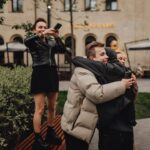 Viktoriia Bulitko Instagram - Знаючи, що @kirill_kapa_off не любить сюрпризів, я все одно наважилася організувати йому несподіваний імпровізаційний День Народження 🥳 (це була мЄсть за мій😅) Сподіваюсь, він мене не обманює, коли каже, що йому все сподобалось 🙈 дякую друзям @oleksiy_sopilko @oleksandra_holivets за допомогу Фотографії неймовірні 👉 Дякую @photo.voda 🔥