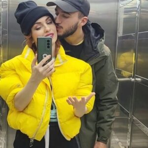 Viktoriia Bulitko Instagram - Уяви, що ми застрягли в ліфті🥰

#metelykmusic #metelyk#метелик#метеликбулітко #гуртmetelyk #гуртметелик #вікторіябулітко #кирилопопович #буліткопопович #kirillkapa #skylerr #нікітакисельов