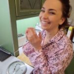 Viktoriia Bulitko Instagram - Наша постійна рубрика #КухарВідБога 😇 Більше відео на нашому Ютуб-каналі можна переглянути за посиланням в Шапці Профілю ❤️ .... #рецептсупу #metelyk #вікторіябулітко #дизельшоу #булітко #кухар #готуєморазом #готуємосмачно #рецепти #рецепт