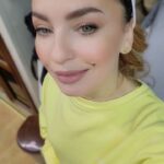 Viktoriia Bulitko Instagram – Дівчата, продовжую розказувати про свої косметологічні процедури.
Вже багато років я вірний клієнт клініки краси, естетики та здоров’я @dr.moskalenko.clinic
Завжди впевнена, що не зробимо  нічого зайвого, а лише підкреслимо та продовжимо молодість та красу.
Дуже зручно закрити всі свої  потреби та питання  в одному місці, від шкіри обличчя, тіла, епіляції, здоров’я волосся до більш інтимних процедур. Тож, рекомендую 😇