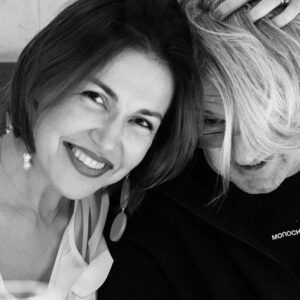Viktoriya Isakova Instagram - Друзья - это  богатство. По настоящему! Дорогие, любимые, давайте чаще встречаться❤️❤️❤️❤️

А фотографировал человек, которого никогда нет на фотографиях))) 📸 @vadimgortinsky