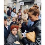 Viktoriya Isakova Instagram - Когда девочка точно не понимает, что этот праздник продлится 11 лет… #первоклашка