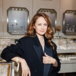 Viktoriya Isakova Instagram – Одна
Вдвоем 
Втроем
Во всех случаях настроение отличное, событие  интересное 
Открытие бутика  MIUZ Diamonds и коктейль по случаю открытия
Прогулялись, посверкали, повыбирали Красота не может не радовать
А радость всегда на вес золота ❤️❤️❤️