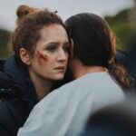 Viktoriya Isakova Instagram – Конечно на подготовке к съемкам и на съемочной площадке все окончательные решения принадлежат  режиссеру, но мне тоже удавалось немного похозяйничать)) 
Например, выпросить локон, игриво расположившийся вдоль лица, за ним внимательно присматривали гримеры на протяжении сьемок)))) , 
а потом в одной из сцен  он даже сыграл свою роль 😂
Саша работал  с самой лучшей командой и нам повезло с теми , 
кто непосредственно придумывает образы . 
Это художник  по костюмам Таня Долматовская  и 
художник  по гриму  Маша Тутукина 
 Для меня очень важны эти две позиции всегда. 
Ты будто надеваешь маску и появляется другой человек. 
Это не возможно без помощи , 
а когда помощь приходит от очень талантливых людей, 
которым можно довериться, 
то придумывание  образа превращается в настоящее удовольствие. 

#столеттомувперед
#кино
@a_andryuschenko 
@dolmatovskaya 
@mariyatutukina 
@vodorod_production 
@artpictures.ru 
@centralpartnership