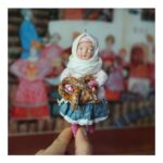 Viktoriya Isakova Instagram - Суета, которая накрывает всё вокруг в предновогодние недели , способна вывести из равновесия даже самого стойкого человека. Конец года, это как конец маленькой жизни, что то рождается с огромным трудом, что-то исчезает, как ненужное . Острое желание выдохнуть, веселиться… желание просто зарыться в сугроб. Хочется , чтобы сложности куда то исчезли, чтобы крылья росли, хочется выспаться и проснуться с «пустой» головой ))) это был сложный год! А бывают ли легкие года? Берегите себя и будьте здоровы! #nowarmakelove #легкогогода