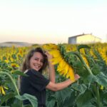 Vildan Atasever Instagram - Ayçiçeği misali , hep Güneş’e çevirelim yüzümüzü . 🌻 #hayırlıiftarlar #tbt