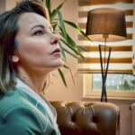 Vildan Atasever Instagram - MİNE 🍀🩺 #kasabadoktoru bu akşam saat 20:00 ‘de @trt1 ‘de . 🎥 @ademugurlu06