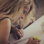 Vildan Atasever Instagram – İnsanın gerçekte ihtiyacı olan,kayda değer bir hedef,özgürce seçilmiş bir görev uğruna uğraş ve mücadeledir. Umuttan bahsedilmez umutla yaşanır ✌🏻