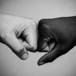 Vildan Atasever Instagram - “HEPIMIZ AYNI RENK KANIYORUZ” “WE ALL BLEED THE SAME COLOUR” #blackouttuesday